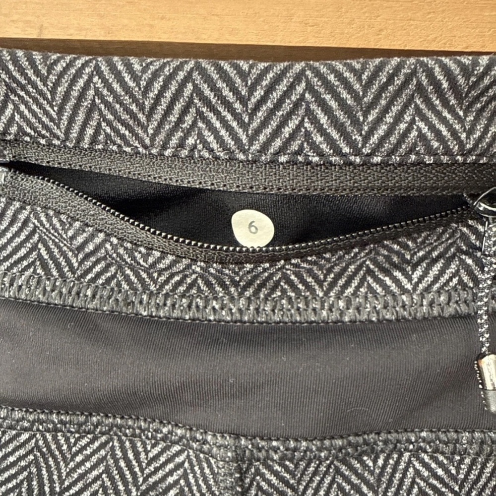 Lululemon Run: Inspire Crop II Pique Herringbone Black Slate - Size 6 - Picture 7 of 9